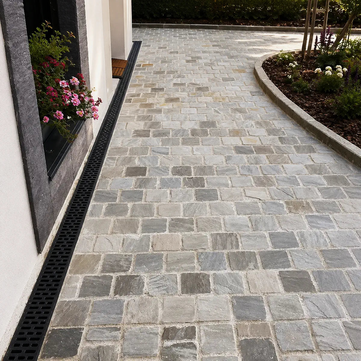 Kandla grey Indian sandstone cobbles 100 x 100 x 50